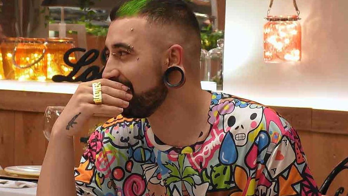 Al vampiro anillador de ‘First Dates’ se le caen los colmillos durante la cena: “Soy un friki”