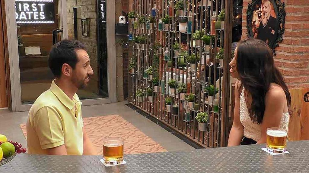 Daniel y Eva durante su cita en 'First Dates'