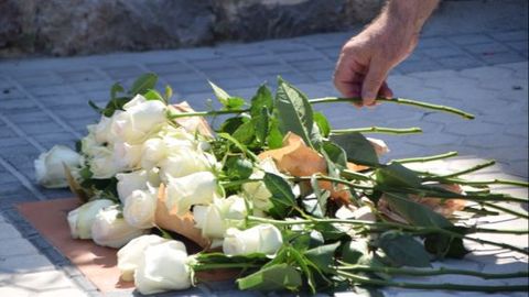 San Sebastián coloca un placa en memoria de Juan de Dios Doval, asesinado por ETA en 1980 - NIUS San Sebastián coloca un placa en memoria de Juan de Dios Doval, asesinado por ETA en 1980 - NIUS