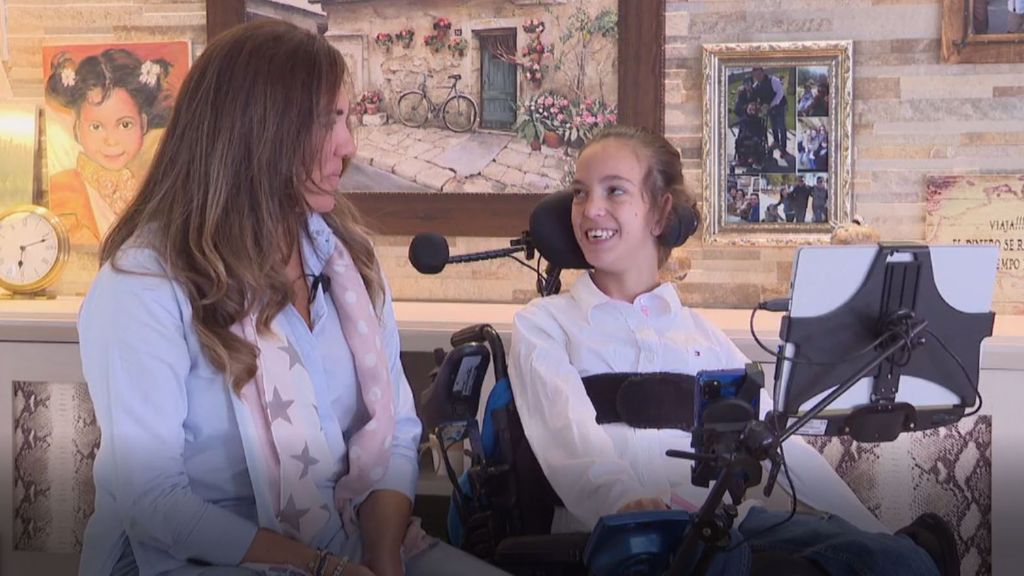 Una niña con parálisis cerebral habla gracias a un dispositivo ocular
