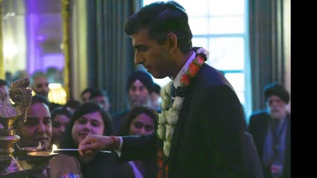 Así ha celebrado Sunak el Diwali, la tradicional festividad hindú, en Downing Street