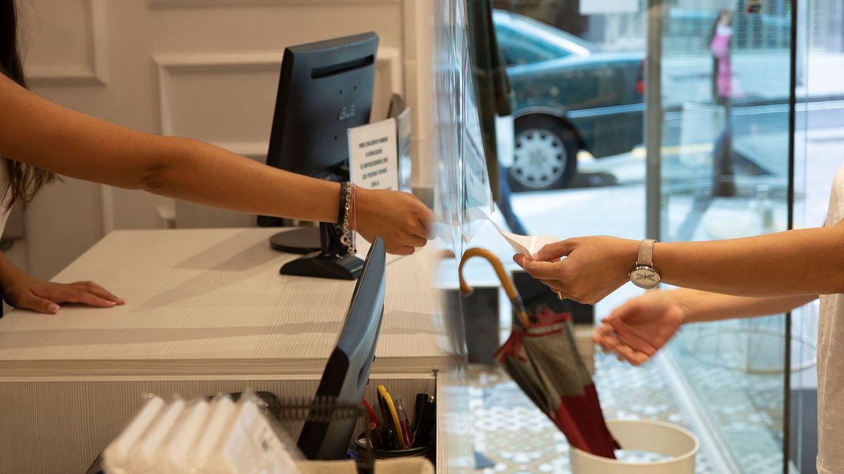 Comerciante y cliente Comerciante y cliente