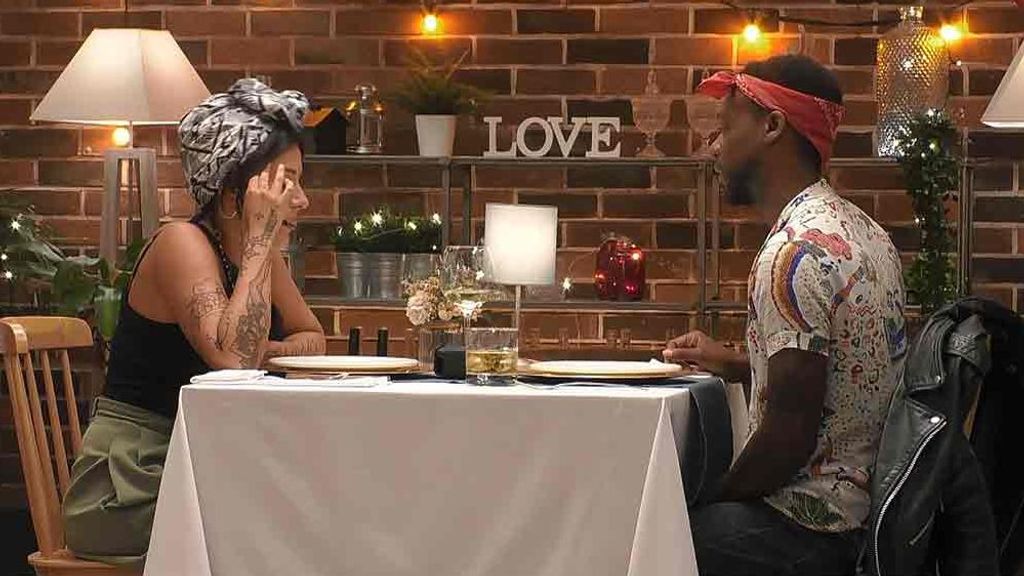 Gaia y James durante su cita en 'First Dates'