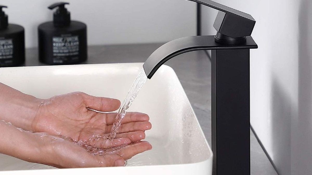 Dale a tu baño un toque moderno y distintivo con estos grifos de cascada  disponibles en  - Telecinco