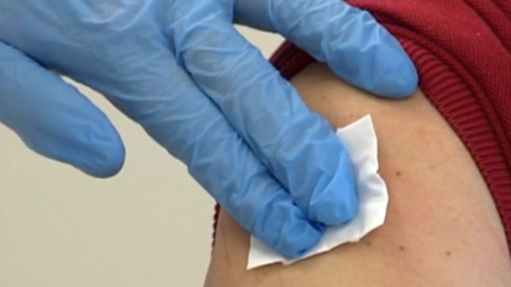 Investigan si una enfermera de Santurce pudo no inyectar vacunas a decenas de niños