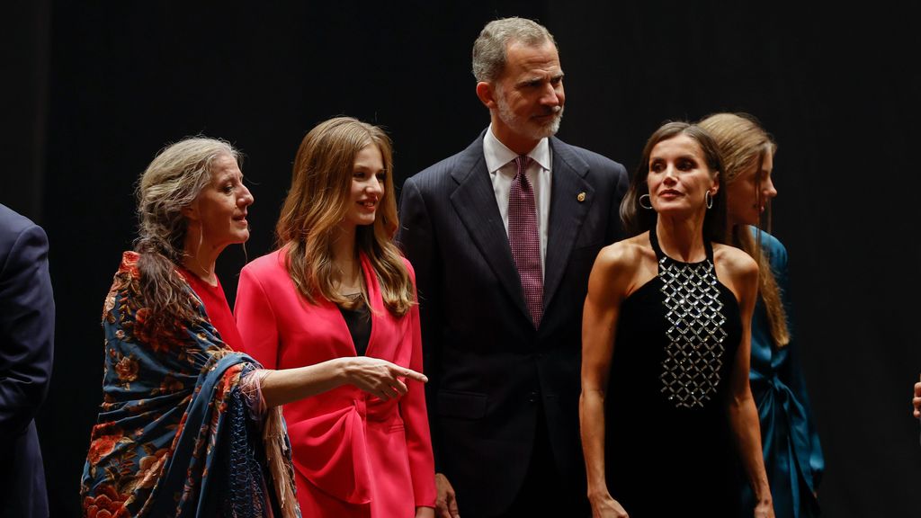 Los Reyes don Felipe y doña Letizia, con la presencia de sus hijas, han presidido este jueves en Oviedo el XXX Concierto Premios Princesa de Asturias