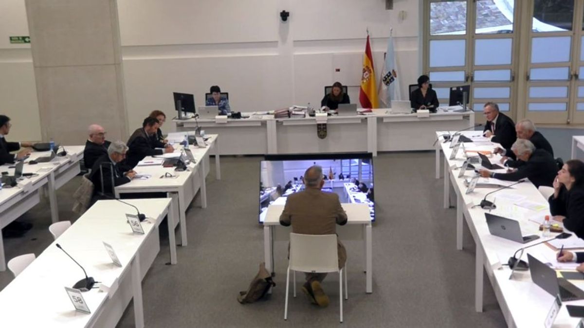 Mazaira, de espaldas, durante su declaración. Mazaira, de espaldas, durante su declaración.