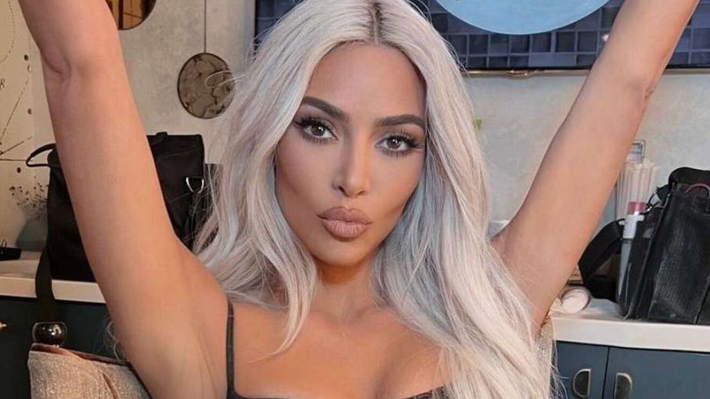 Nando Escribano puts Kim Kardashian's cosmetics to the test (Play)