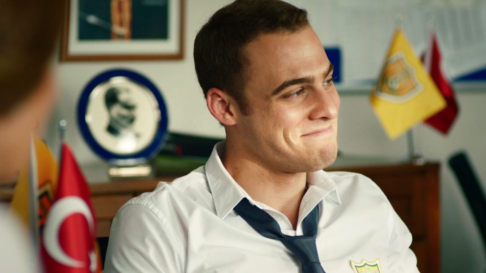 Kerem se burla de la directora