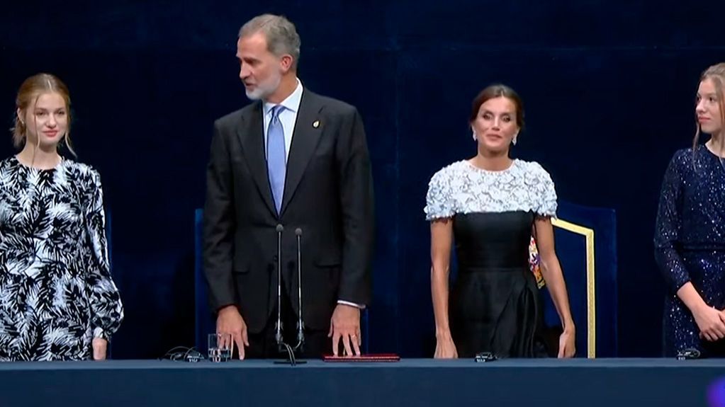 El rey Felipe VI cierra la ceremonia convocando los Premios Princesa de Asturias 2023