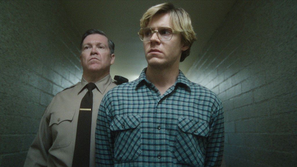 Evan Peters como Dahmer