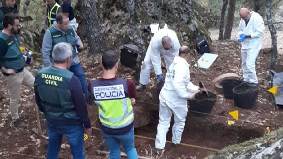 Fosas en las que enterraron a Juana Canal