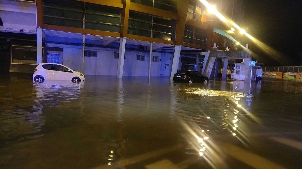Inundaciones en los aledaños del campo municipal de Balaídos, en Vigo (Pontevedra).