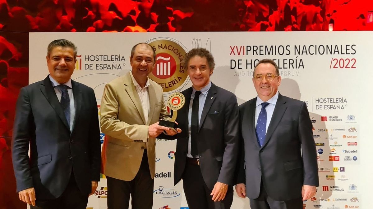 Jorge de Andrés recogiendo su premio