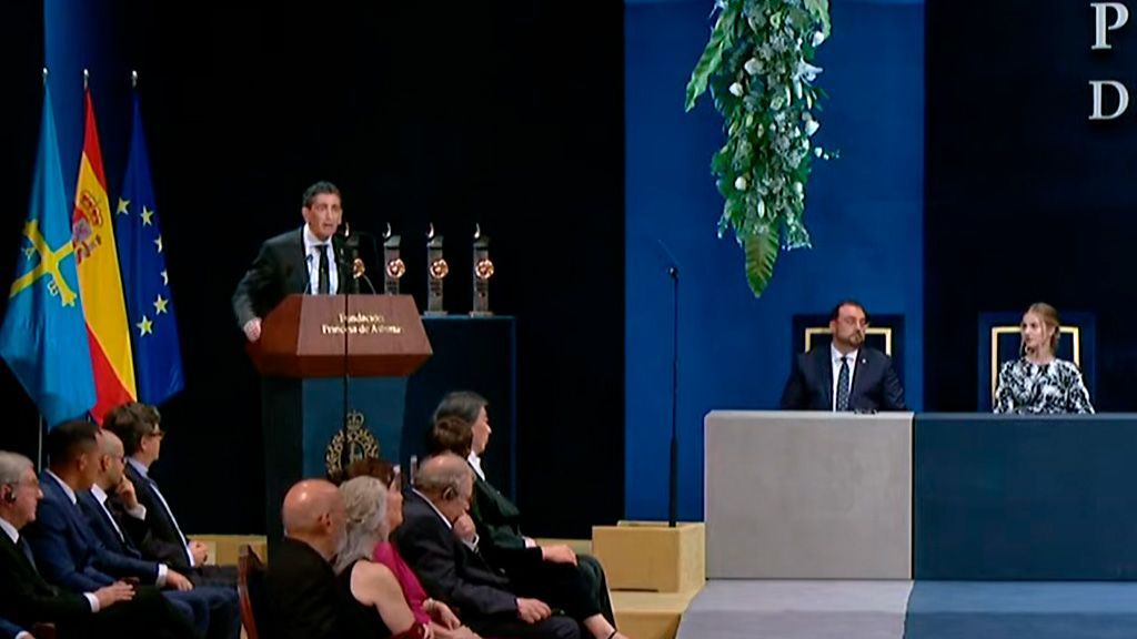 Juan Mayorga, en el escenario del Teatro Campoamor