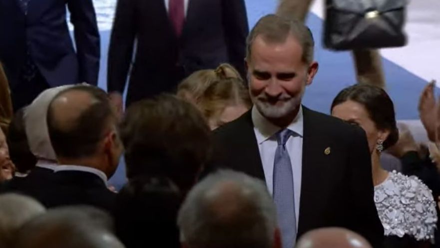 La Familia Real abandona el Teatro Campoamor de Oviedo