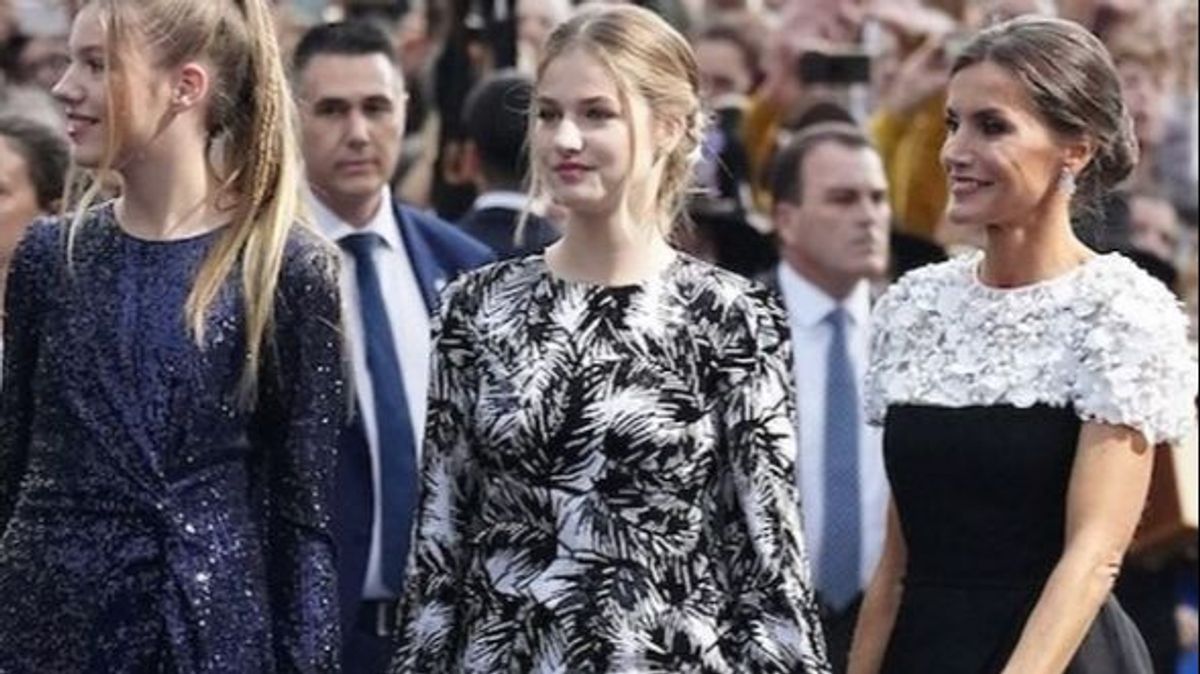 La princesa Leonor con la reina Letizia y la infanta Sofía, en los premios Princesa de Asturias La princesa Leonor con la reina Letizia y la infanta Sofía, en los premios Princesa de Asturias