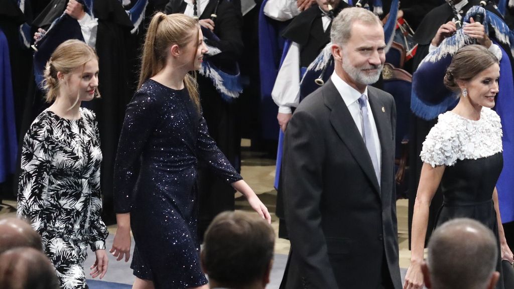 Los looks de la familia real en los Princesa de Asturias 2022, al detalle