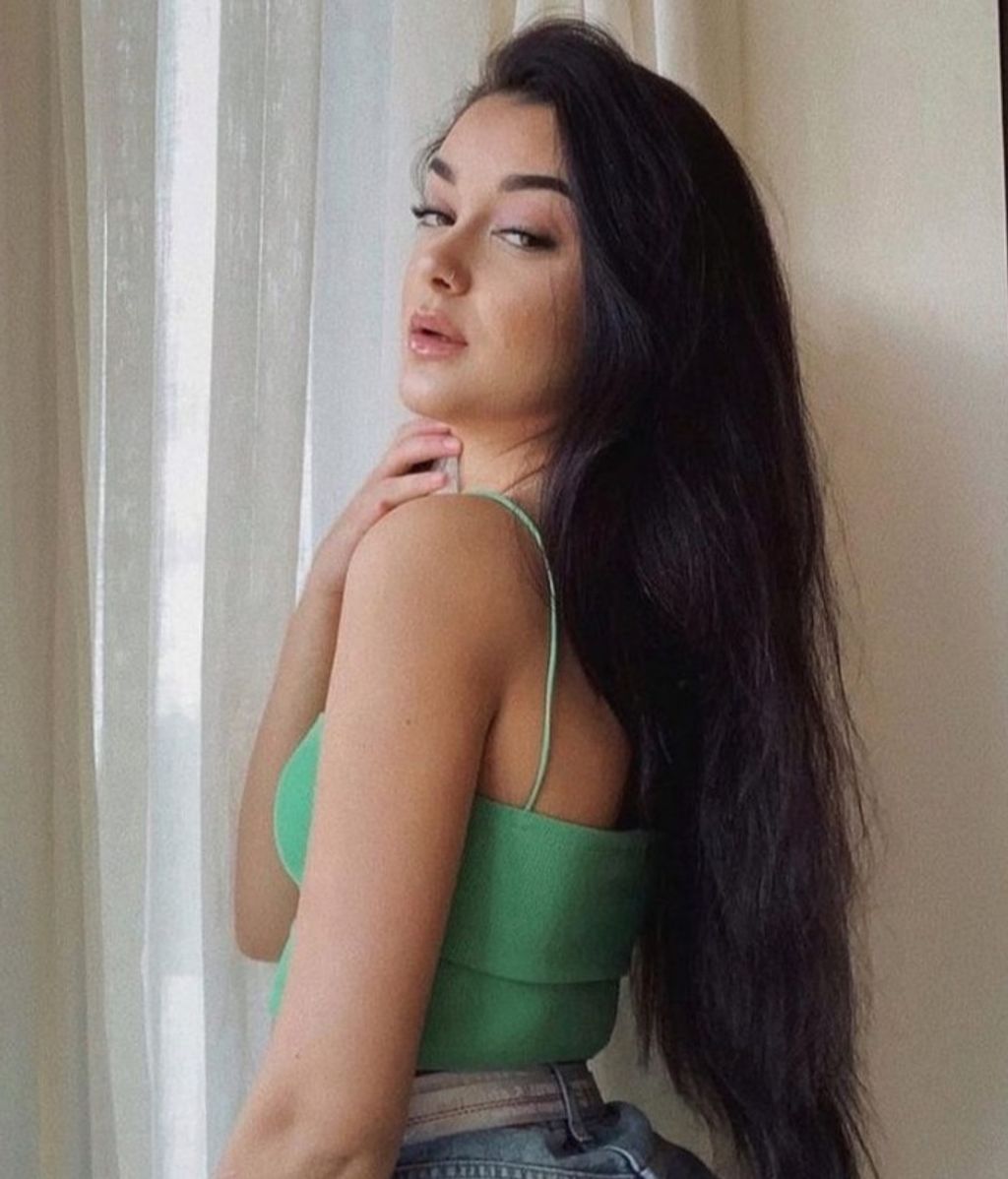 pelo largo y morena como la conocimos