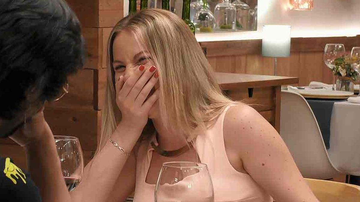 Vanesa matiza sus frases en ‘First Dates’ para no asustar a su cita: “Soy muy gorrina, pero comiendo”