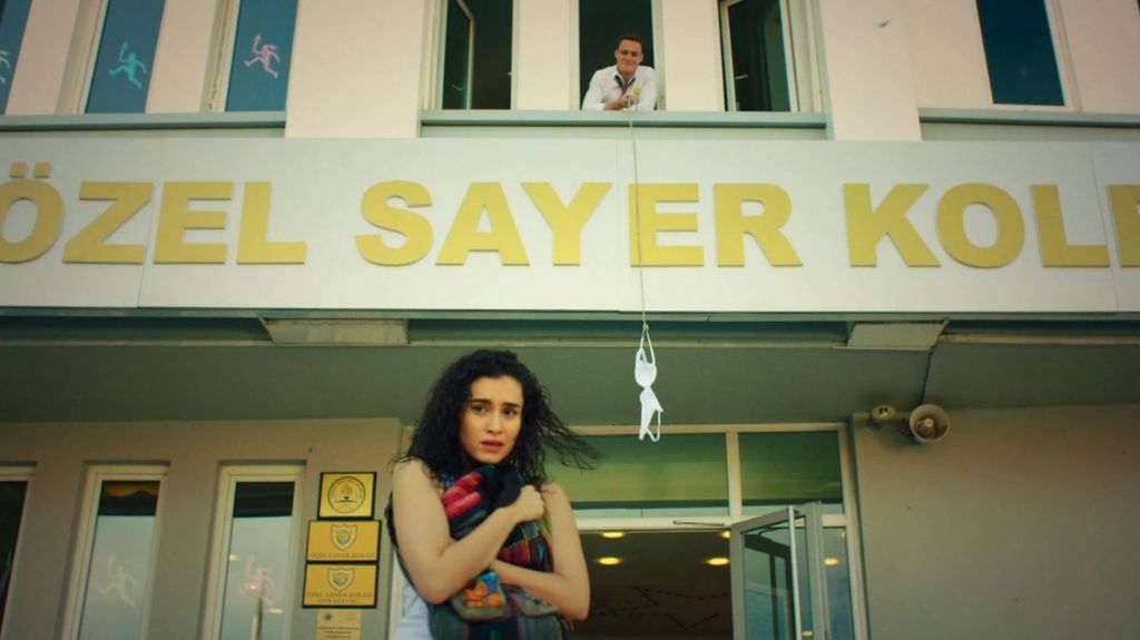 Zeynep es humillada en el colegio