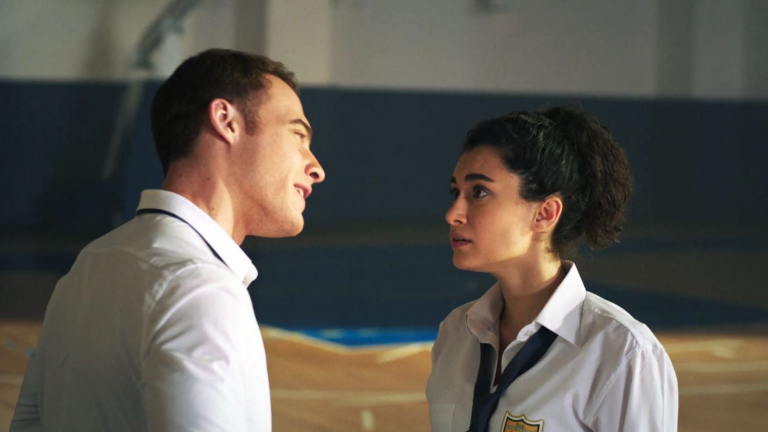 Kerem exige a Zeynep que pida perdón pero ella no se doblega