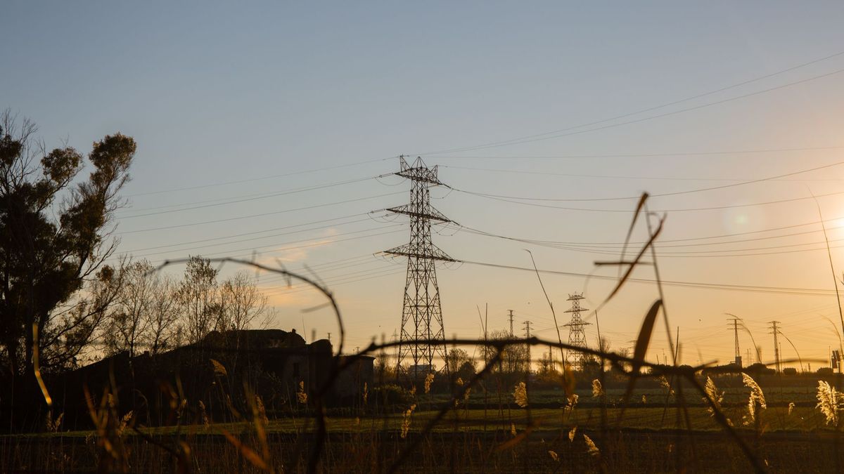 Un poste eléctrico Un poste eléctrico