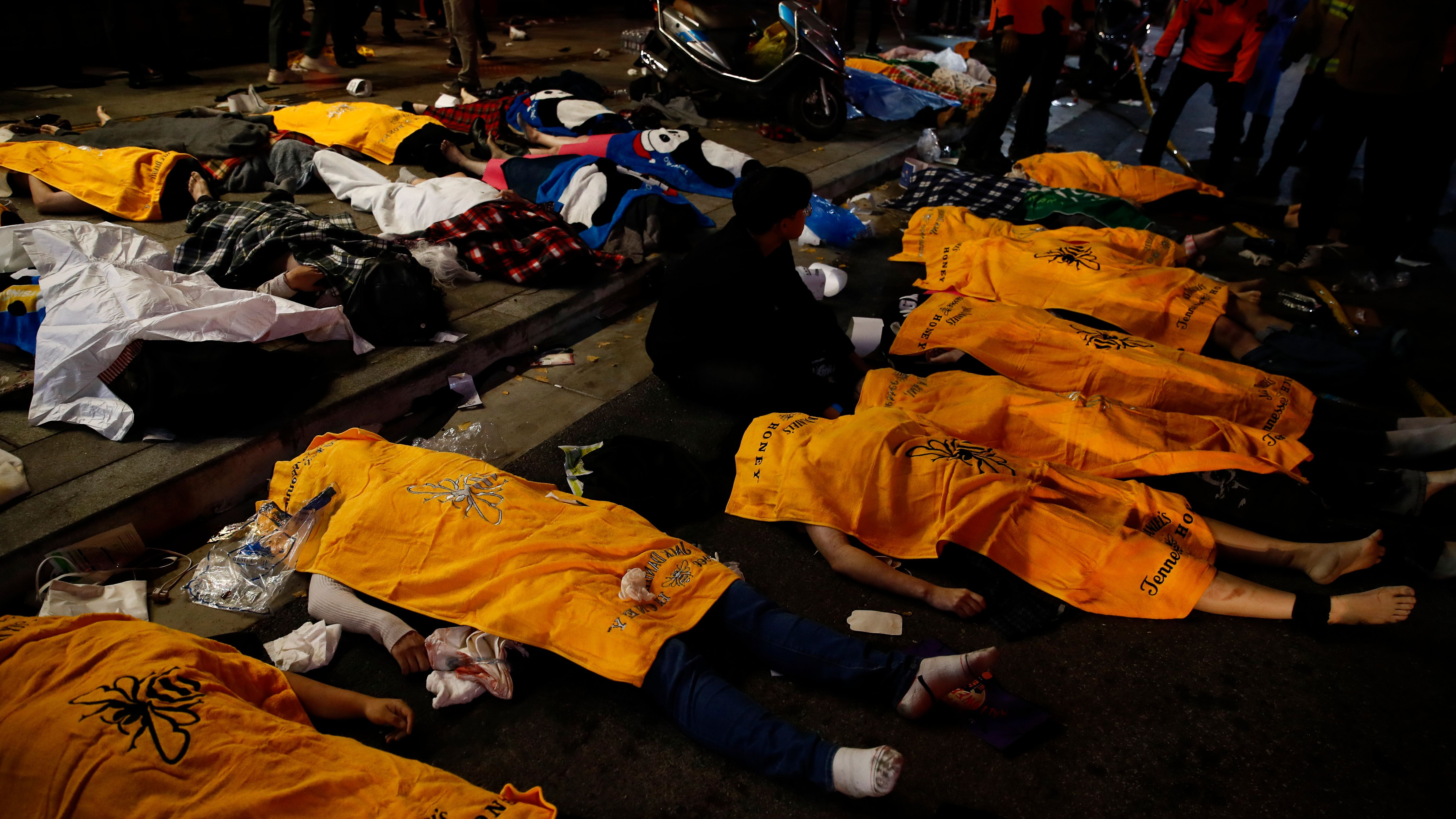 EN IMÁGENES | Decenas de muertos y más de 150 heridos en una estampida en Seúl