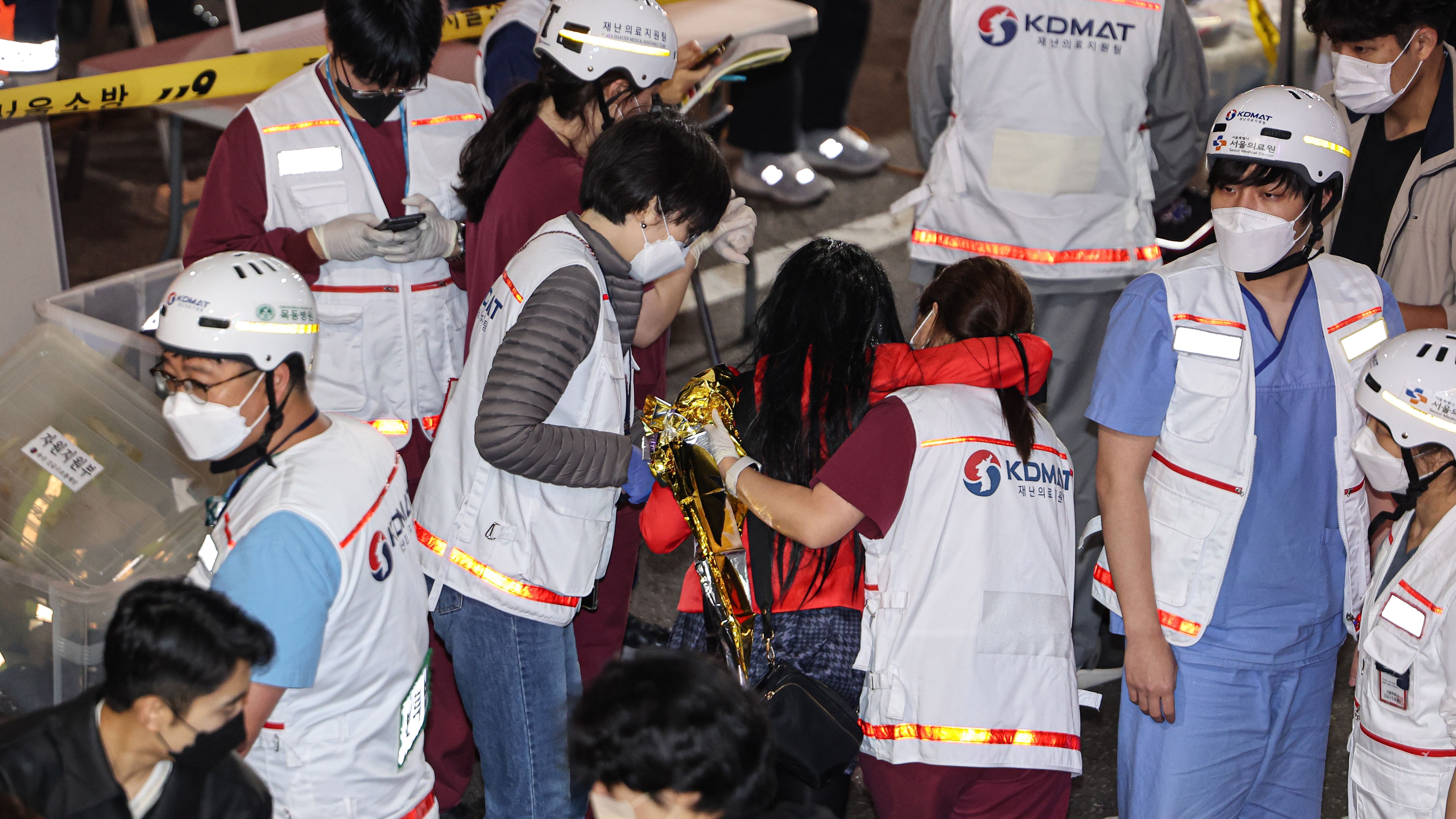 Las trágicas cifras de la estampida de Seúl: 153 personas han muerto, entre ellas 22 extranjeros