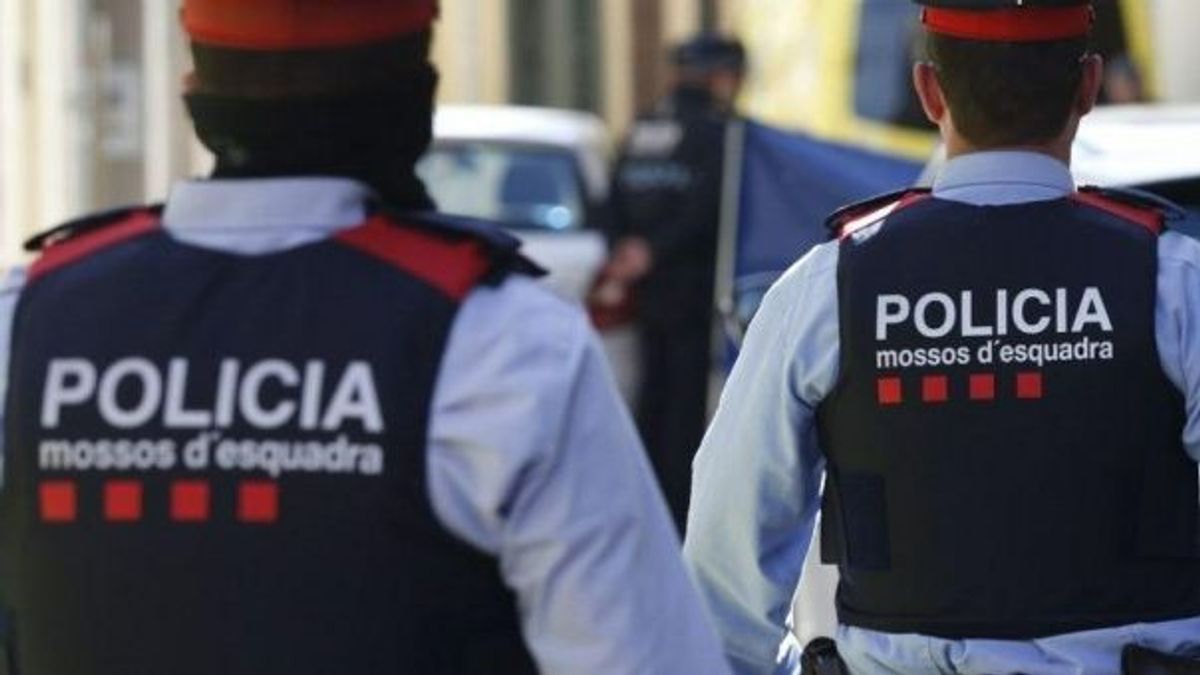 Los Mossos investigan la muerte de un hombre en una playa de Badalona, Barcelona