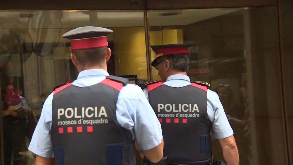 Muere un joven apuñalado en Barcelona: los Mossos buscan al autor de los hechos