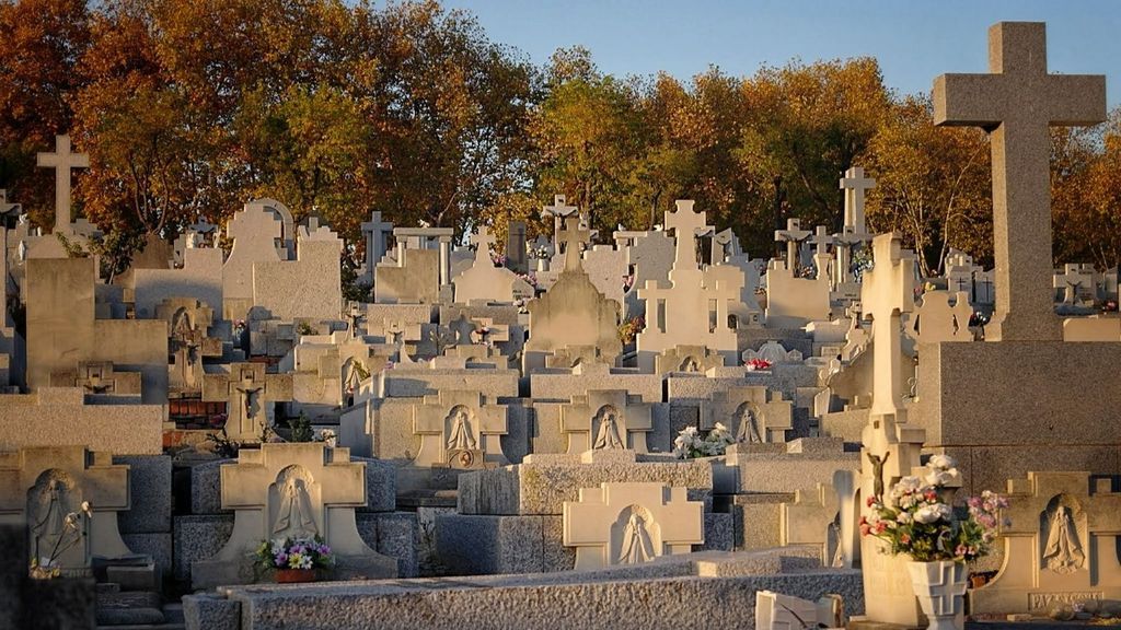 Cementerio portada