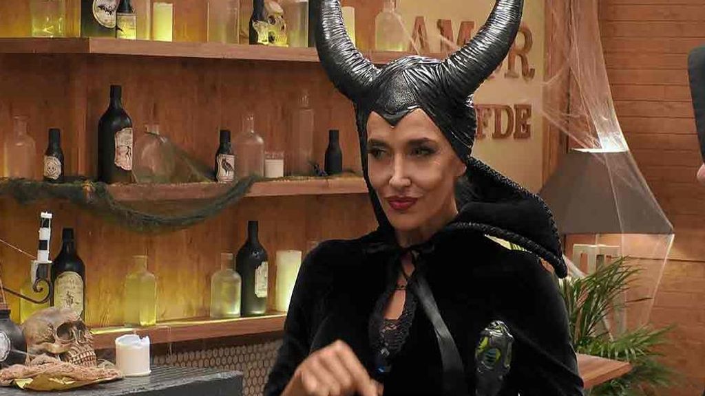 Elsa Anka convertida en Maléfica en 'First Dates: Especial Halloween'