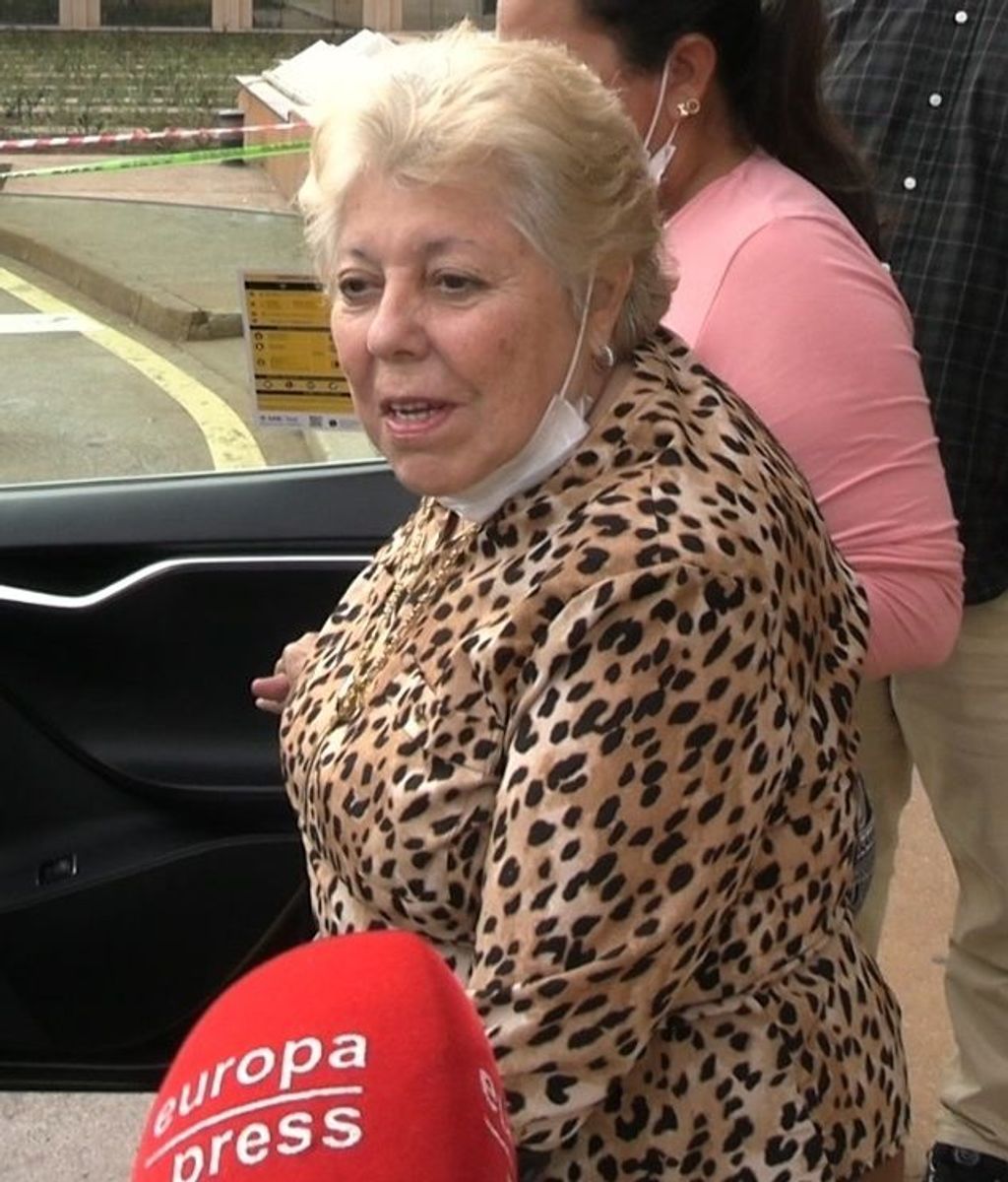 Nidia Ripoll ha atendido a la prensa a la salida del hospital donde se encuentra hospitalizado su marido