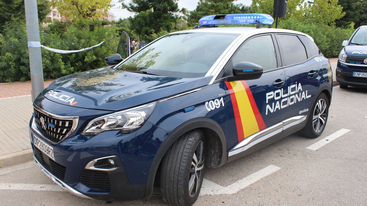 Vehículo de la Policía Nacional Vehículo de la Policía Nacional