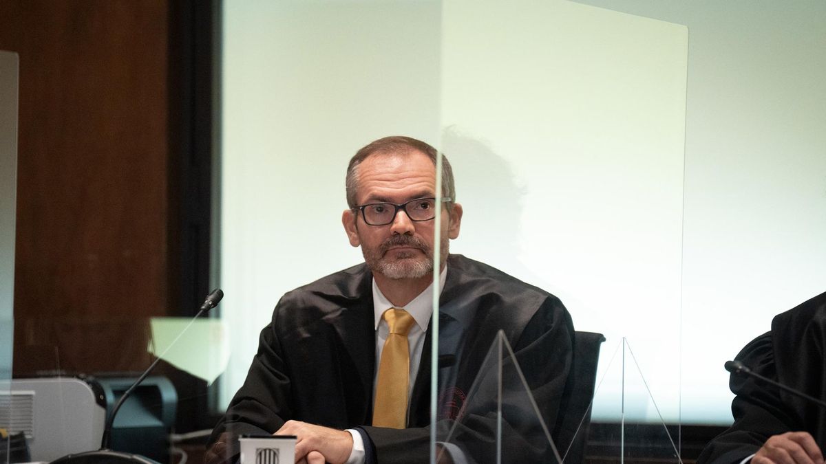 El exdiputato de Junts Josep Costa, que ejerce su defensa durante el juicio en el Tribunal Superior de Justicia de Catalunya (TSJC), a 5 de octubre de 2022, en Barcelona, Catalunya (España). El exdiputato de Junts Josep Costa, que ejerce su defensa durante el juicio en el Tribunal Superior de Justicia de Catalunya (TSJC), a 5 de octubre de 2022, en Barcelona, Catalunya (España).