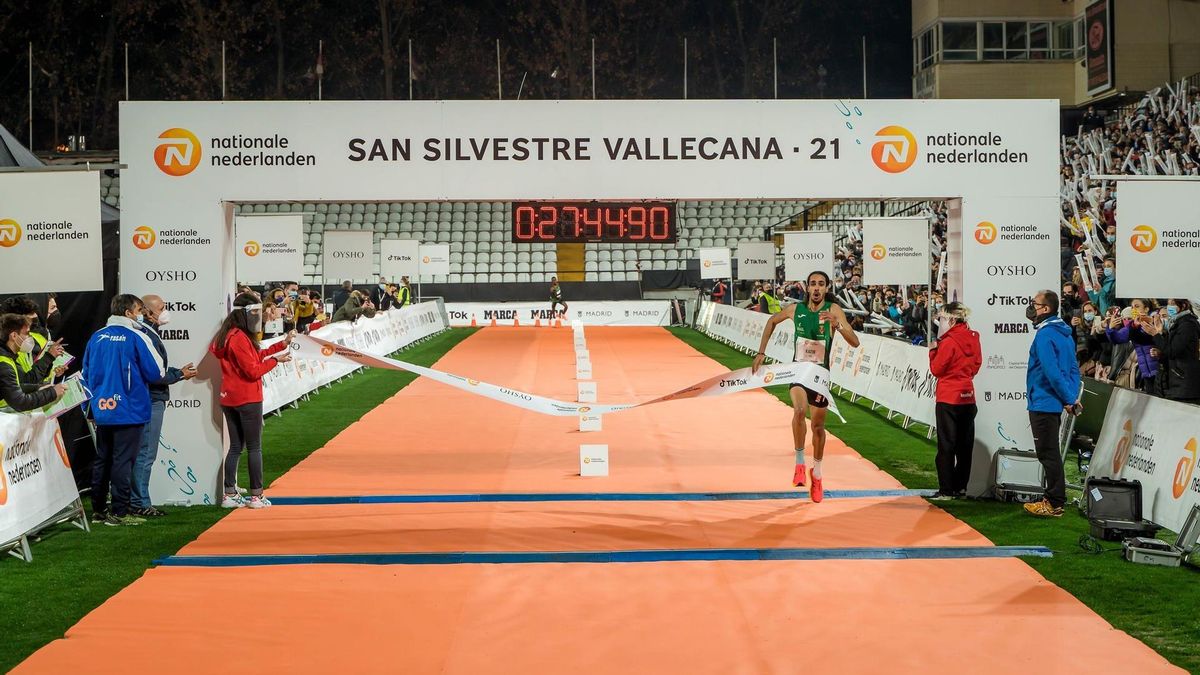 Mohamed Katir entra como ganador de la San Silvestre Vallecana de 2021. Mohamed Katir entra como ganador de la San Silvestre Vallecana de 2021.