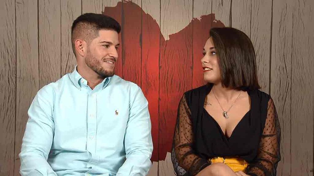 Álex y Carolina durante su cita en 'First Dates'