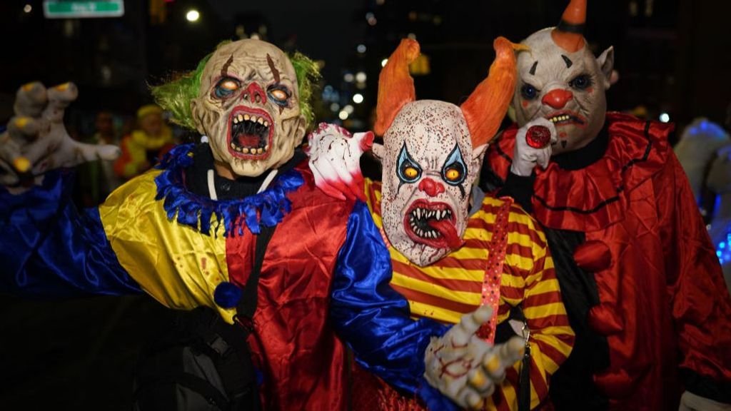 La terrorífica noche de Halloween se extiende por el mundo: de la Casa Blanca al castillo del conde Drácula