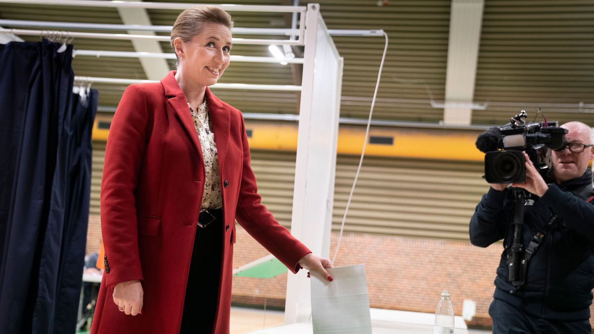 Mette Frederiksen votando en Dinamarca este miércoles Mette Frederiksen votando en Dinamarca este miércoles