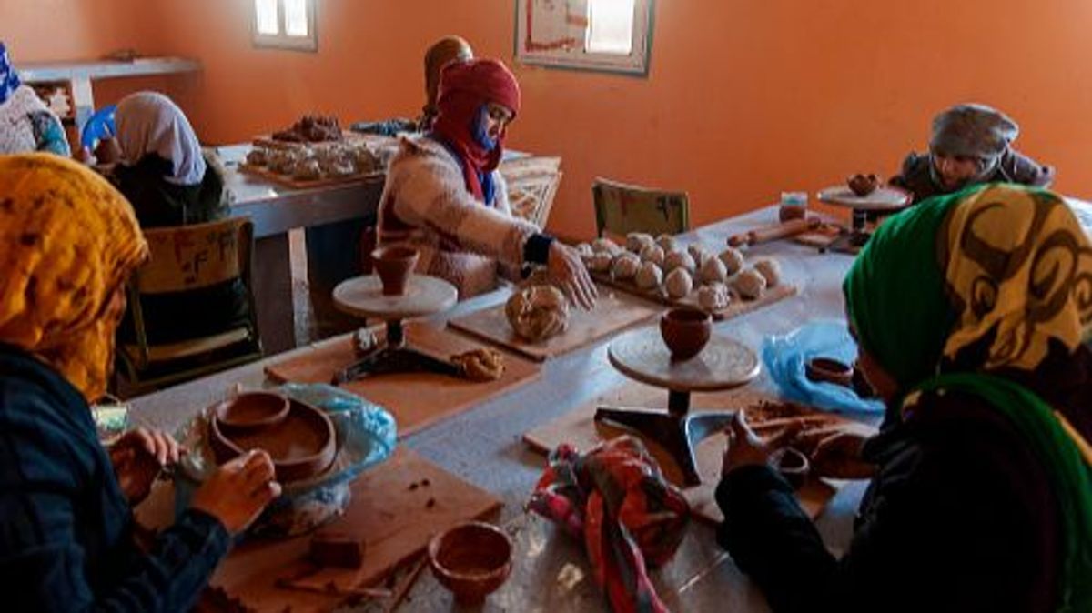 Mujeres trabajando en el campamento de Tinduf