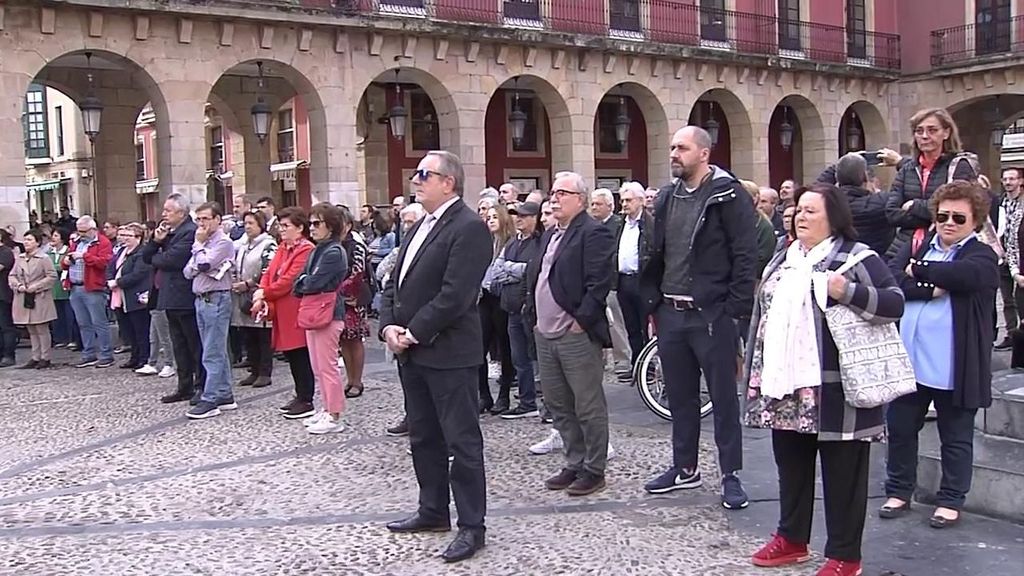Conmoción y condena durante el acto celebrado en Gijón por la memoria de Olivia, la menor asesinada por su madre