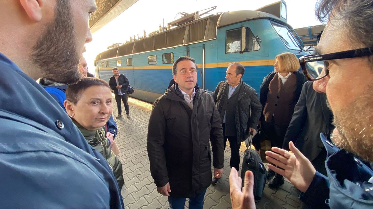 EuropaPress 4784589 ministro exteriores jose manuel albares llegada kiev (1)