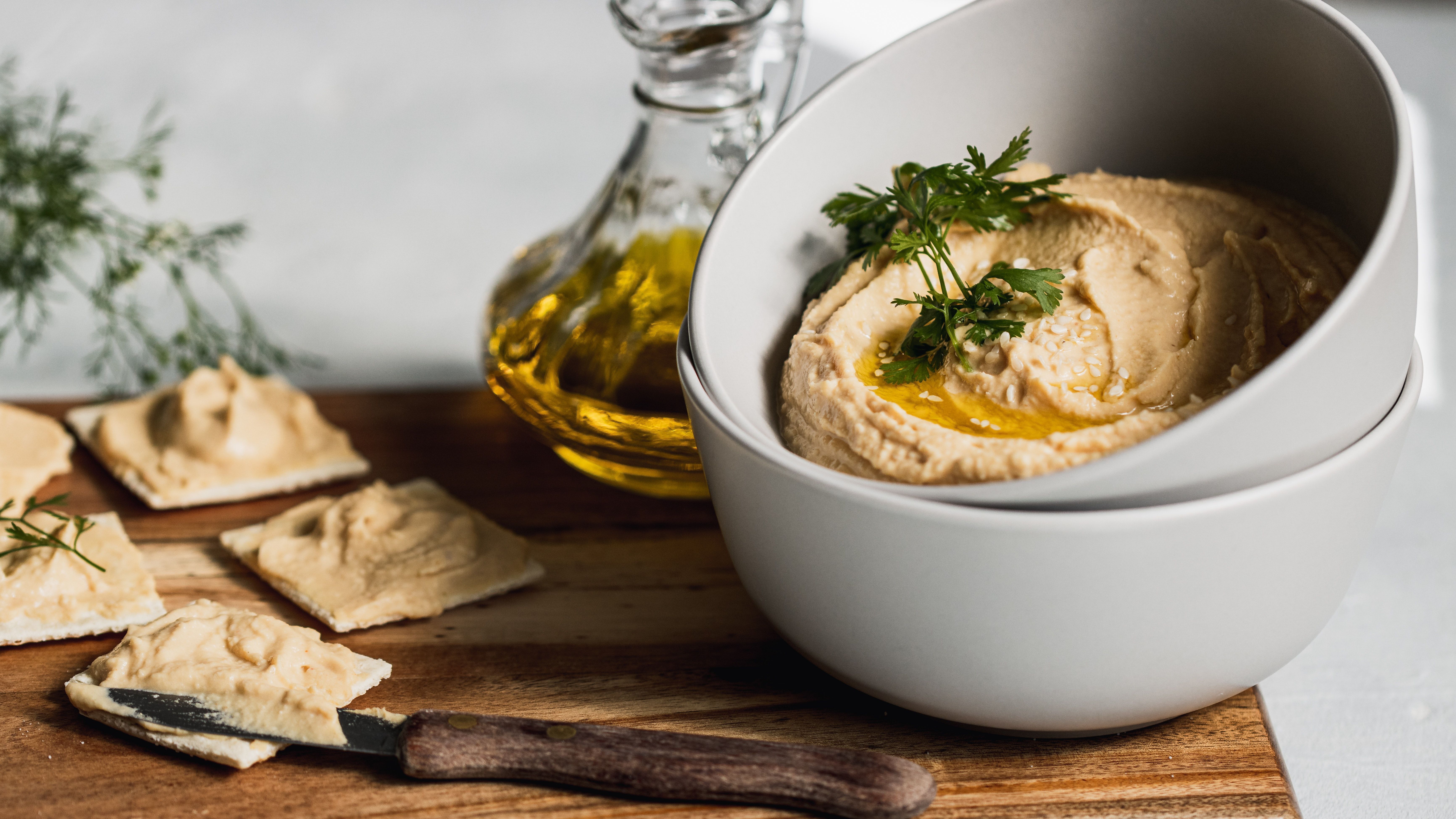 Incluye el hummus en tus bocadillos. FUENTE: Pexels