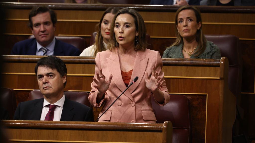 La secretaria general del PP, Cuca Gamarra, interviene en la sesión de control al Gobierno