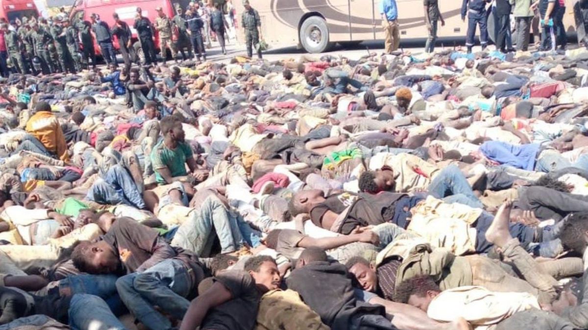 Migrantes en Nador tras los enfrentamientos con la policía de Marruecos Migrantes en Nador tras los enfrentamientos con la policía de Marruecos