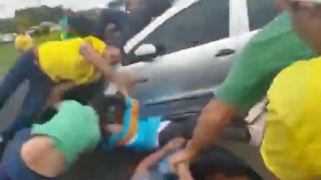 Un conductor atropella en Brasil a un grupo de seguidores de Jair Bolsonaro