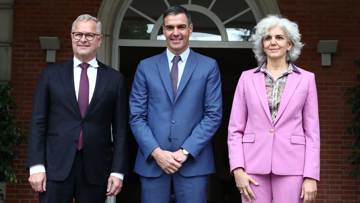 El presidente del Gobierno, Pedro Sánchez, y el consejero delegado del Grupo A.P. Mller-Maersk, Sren Skou -