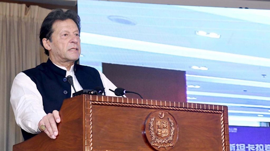 Imran Jan durante la inauguración de una planta nuclear en Islamabad