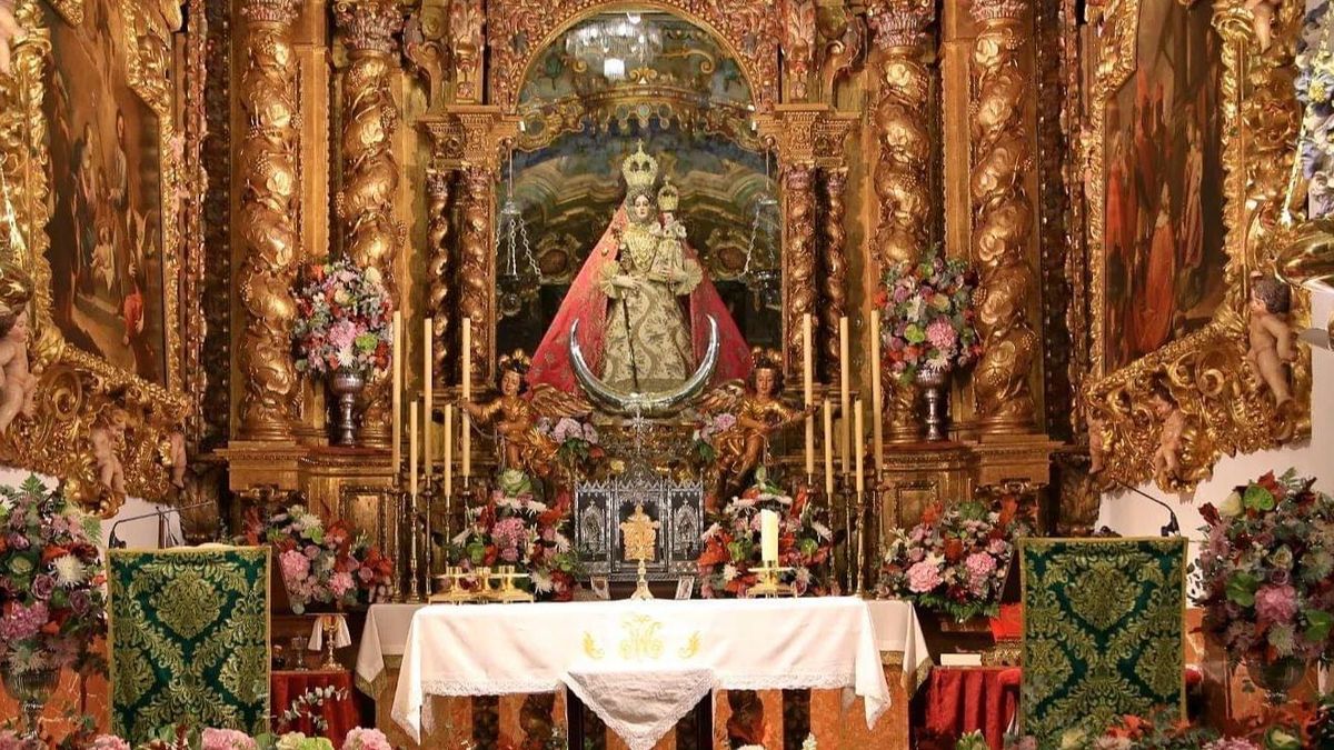 La Virgen de Araceli en su santuario de Lucena (Córdoba).